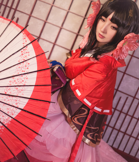 游戏《阴阳师》樱花妖cosplay,女孩眼神伤感迷人