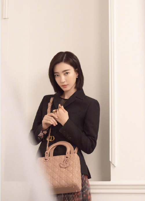王丽坤时尚魅力写真,天生丽质,完美精致无比