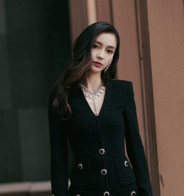 杨颖时尚写真图片,气质出众,女神范十足