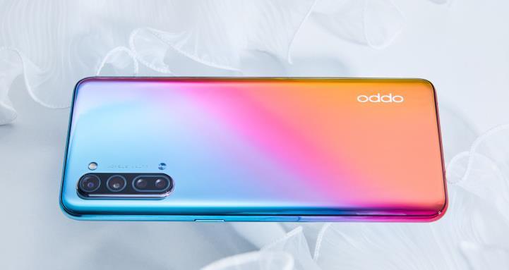 同为5g旗舰,opporeno3对比vivox30,该怎么选?