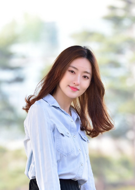 美女长相清秀,美到闪闪发光.