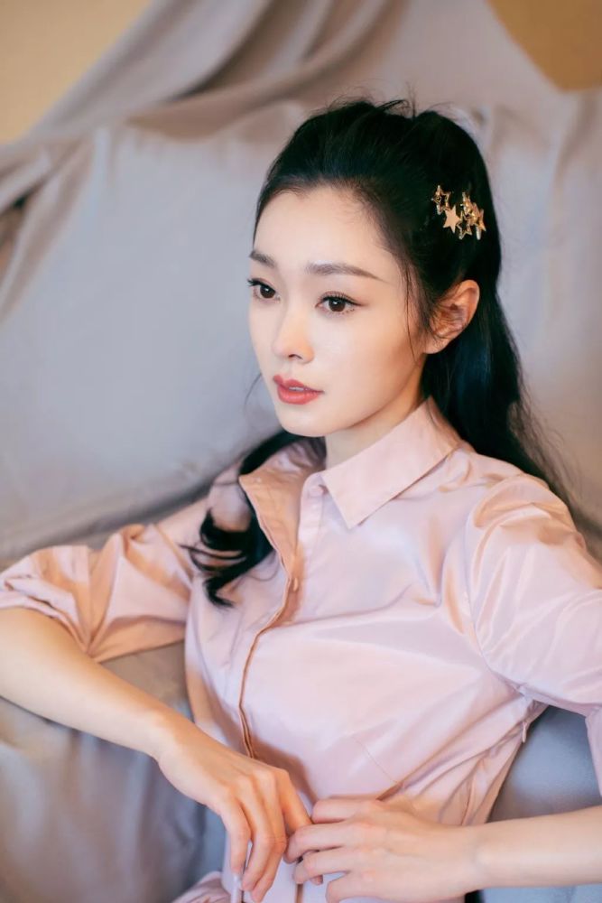 其中宋轶饰演的范若若就十分聪慧灵动,实在惹人喜爱.
