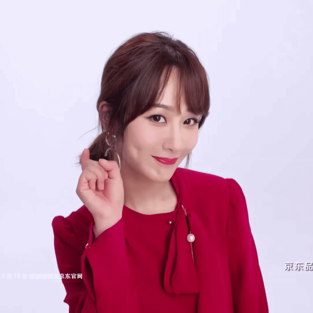 穿上红衣的杨紫美得惊艳,甜美风女王风随意切换