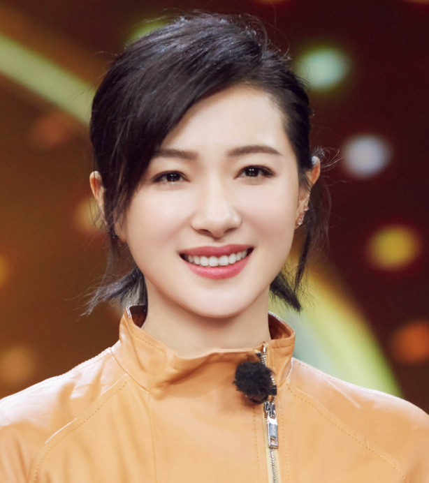 万茜完美气质写真,面容精致,眼睛温柔闪亮有魅力