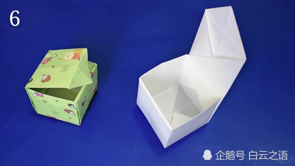 步骤6:把左边向下翻折到盒子里面,右边就作为盖子.
