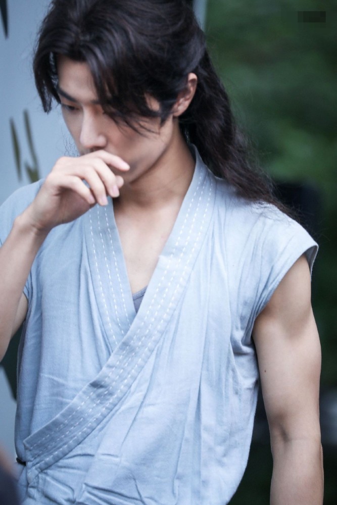 《斗罗大陆》官宣男女主演肖战吴宣仪双人海报,武魂觉醒,少年再现唐门
