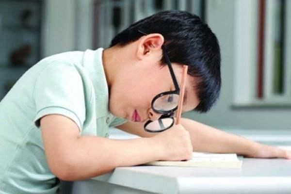 各国学生课间十分钟对比图,中国孩子大不同,网友:有老