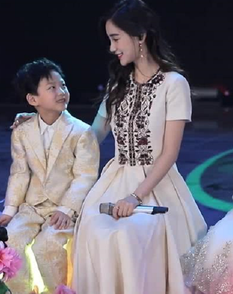 杨颖,黄晓明,小海绵,baby,央视