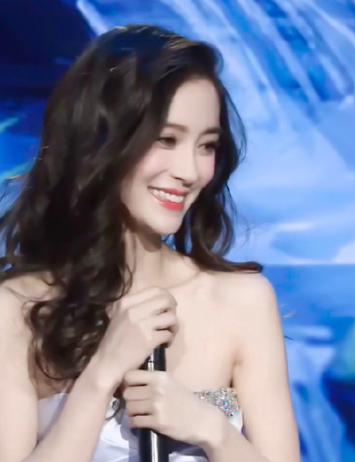 杨颖跨年晚会2021照片,杨颖照片奔跑吧裙子 杨颖现身"央视跨年晚会",谁注意baby的新搭档?打脸很多人
