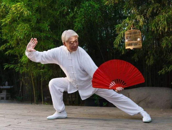 中老年怎样的体重会更长寿?医生:符合这个标准的人,你