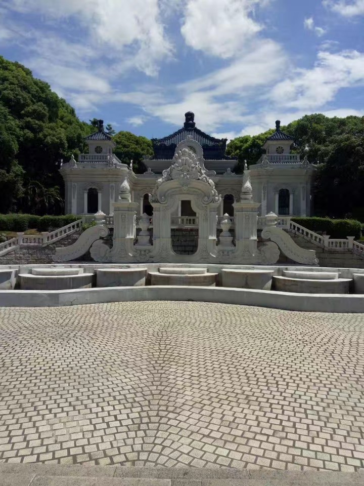 广东珠海o圆明新园,坐落于珠海九洲大道石林山下,很有