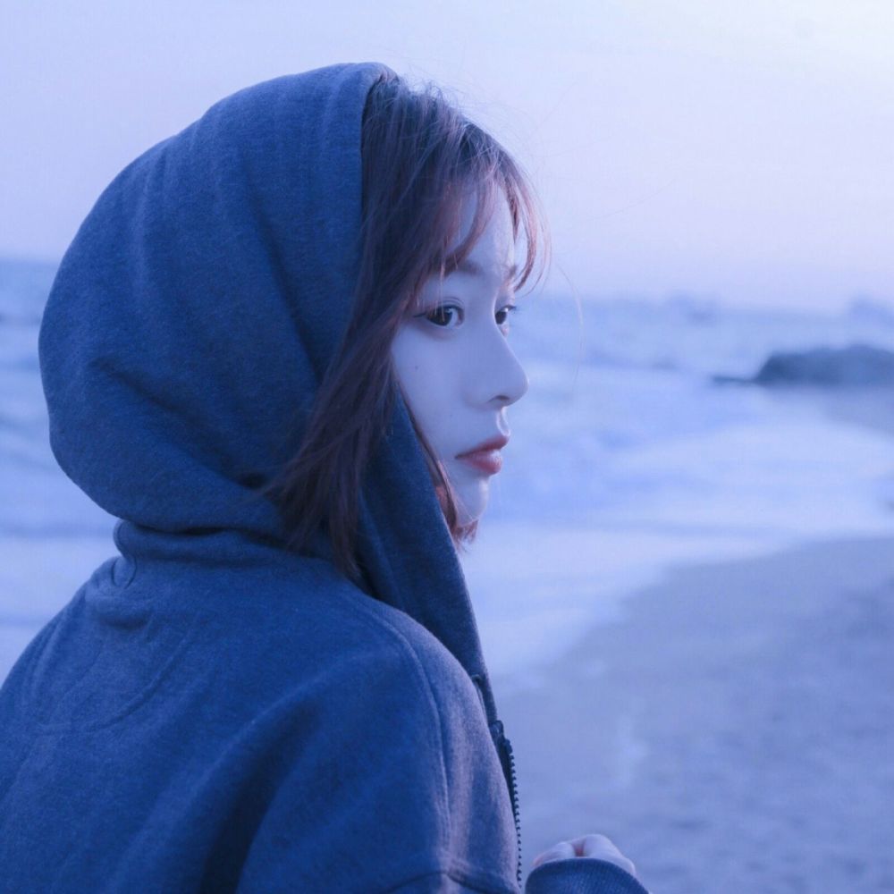 简约·微丧女生头像:你淡出了我今生的后程,我化为了你余生的透明