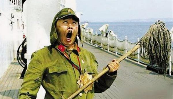 抗战时期的日本军帽,看似奇葩却功能强大,专家:或许减少10万伤亡