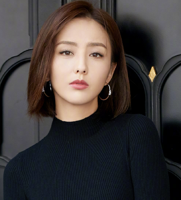 佟丽娅唯美时尚写真,魅力四射美的精致超级耐看