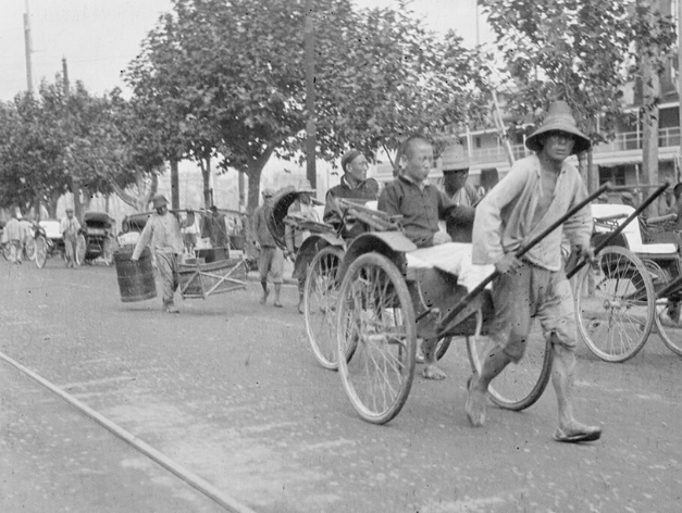 1919,上海外滩的黄包车.