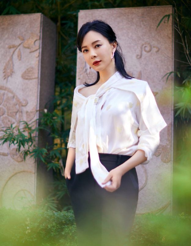 女星陈数唯美迷人写真,知性优雅,气质高贵甜美.