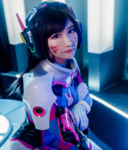 cosplay游戏《守望先锋》dva,女孩完美演绎角色的美