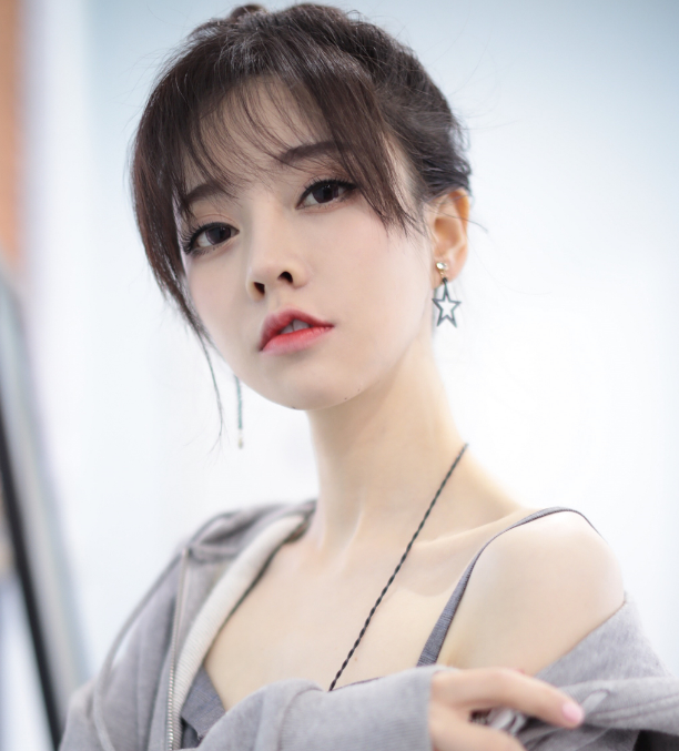 冯提莫清新唯美写真,好一个美人胚子