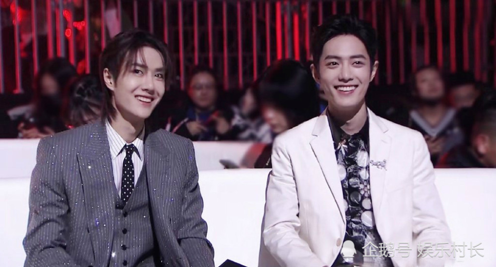 星光大赏举办,肖战王一博同框聊天内容有趣,吴亦凡鹿晗后台打招呼关系