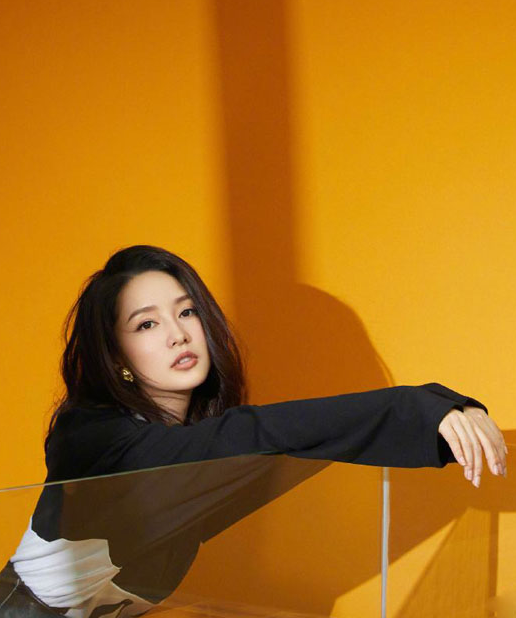 李沁造型独特,活泼美少女,青春洋溢十分养眼.
