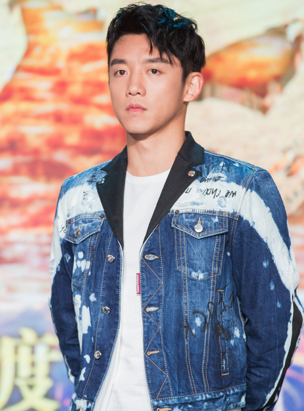 郑恺养眼活动照,尽显阳光型男魅力
