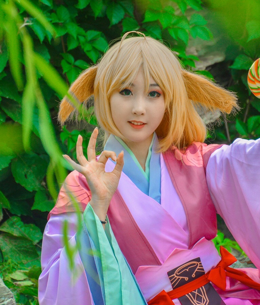 动漫《狐妖小红娘》cosplay,女孩造型清纯而又唯美