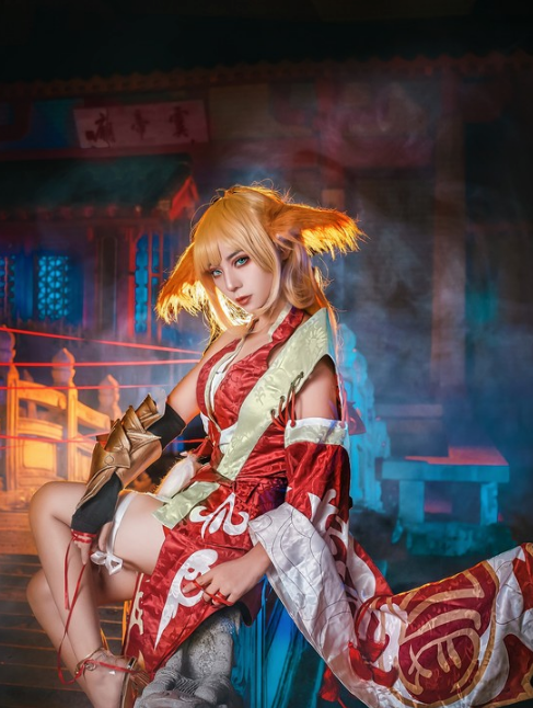 cosplay《狐妖小红娘》涂山红红,柔美动人的金发少女