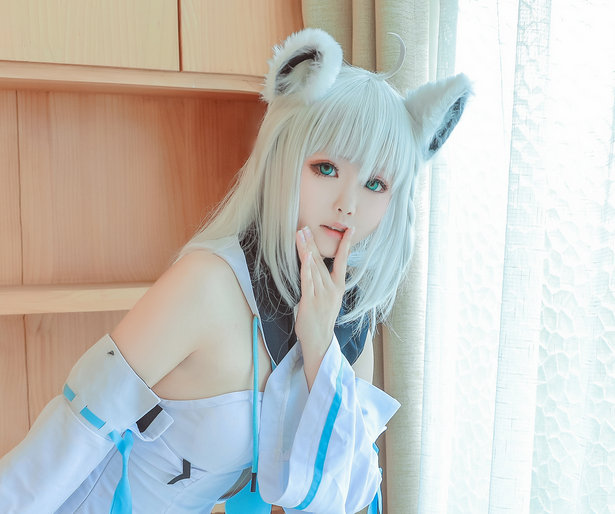 cosplay白上吹雪,小姐姐手势可爱动作俏皮