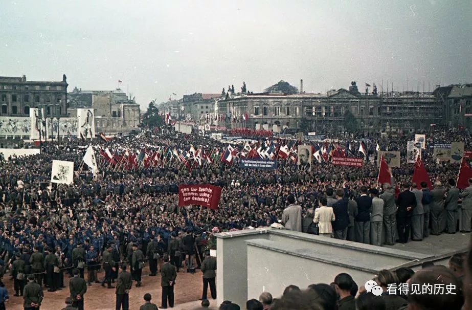 1951年东德首都柏林 二战废墟之上举行世界青年联欢节