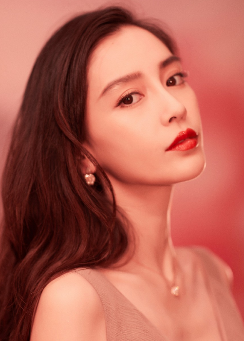 angelababy时尚写真,粉色长裙身段优美,优雅迷人气质魅力无限