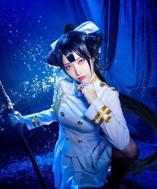 cosplay游戏《碧蓝航线》同人角色高雄獒,气质非凡的cos小姐姐