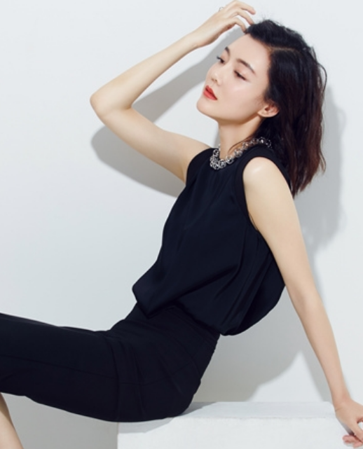车晓清新淡雅写真美照,显得分外动人