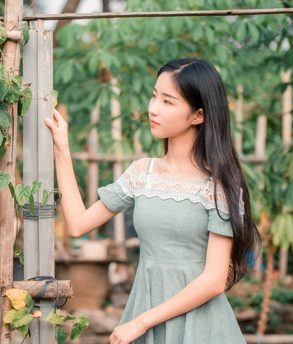 清纯小姐姐户外美图,飘逸灵动干净美好,彰显绝对魅力