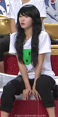 跟着泫雅的表情包开心一下吧!-看点快报