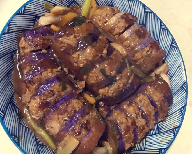 茄子酿肉最简单的家常做法,外酥内软,鲜嫩又多汁,好吃