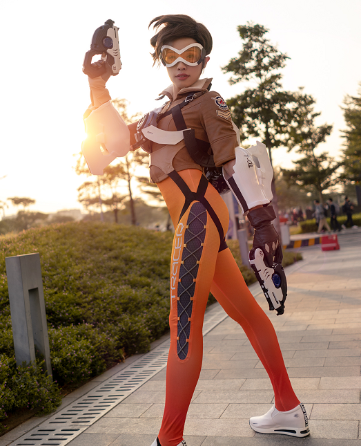 游戏《守望先锋》cosplay猎空,小姐姐气质迷人英姿飒爽