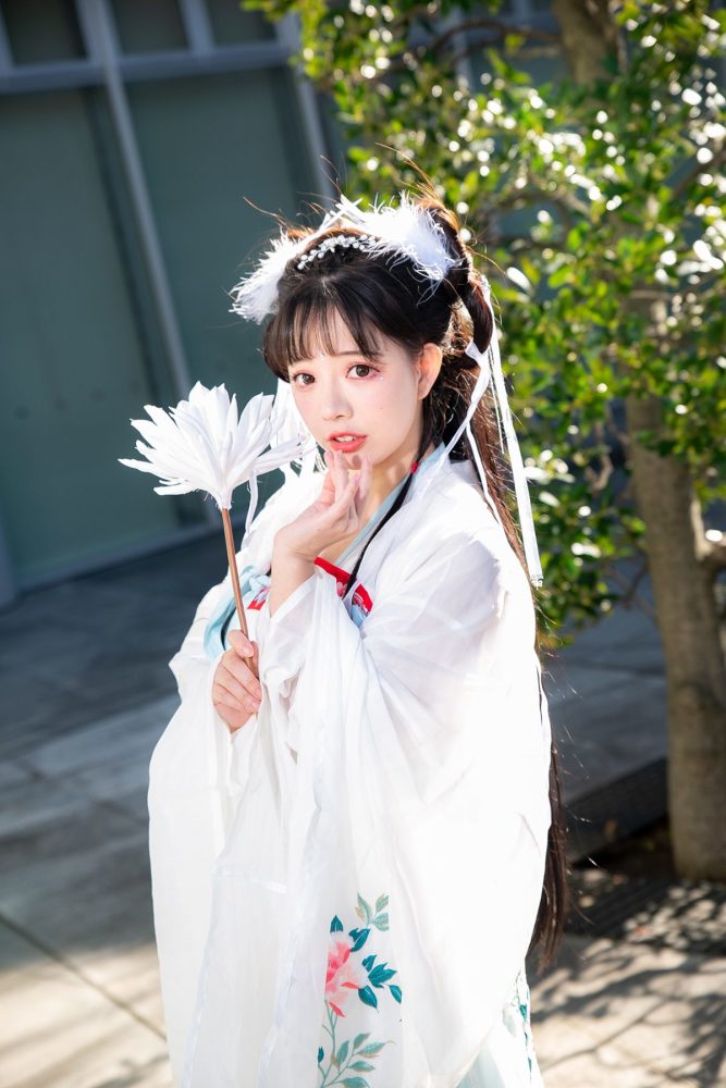 二次元小偶像王奕萌现身c97宣传汉服文化!网友:为她点