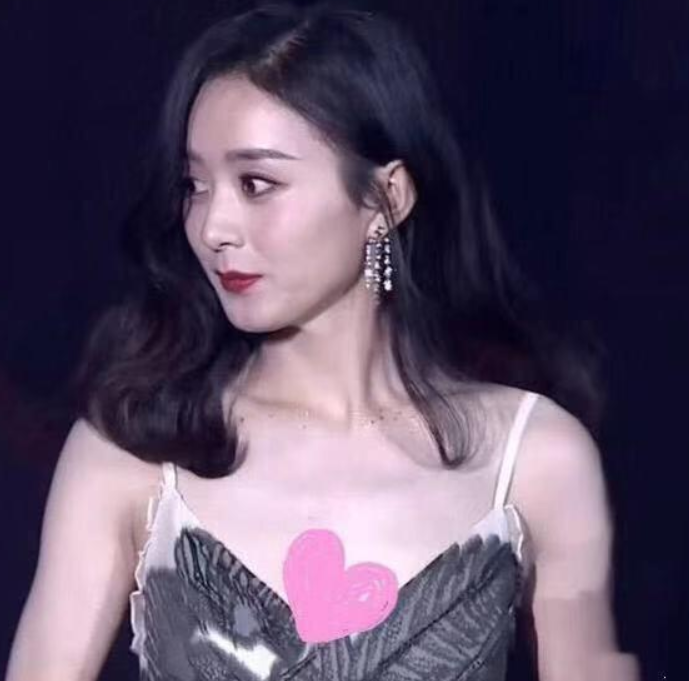 33岁杨幂与32岁赵丽颖罕见同框,离开10级滤镜,谁生图颜值更抗打?