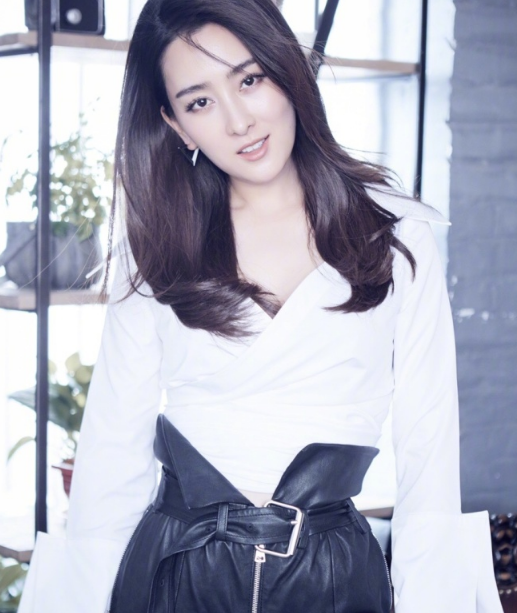 女演员马苏精美写真,优雅干练,彰显女人风采