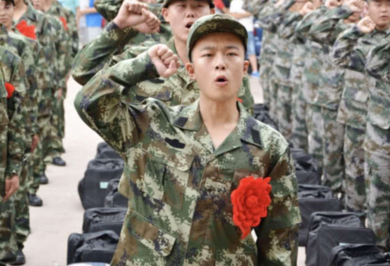 如今大学生抢着去当兵,主要是有这3点原因,对自己发展