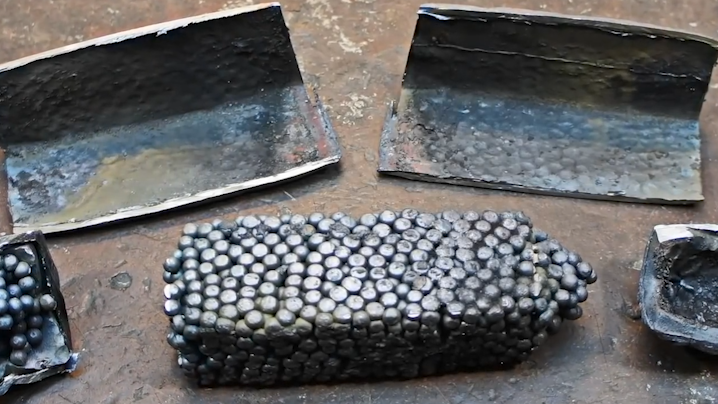 10000颗钢珠打造大马士革钢,最后制作的成品,简直太惊人了!