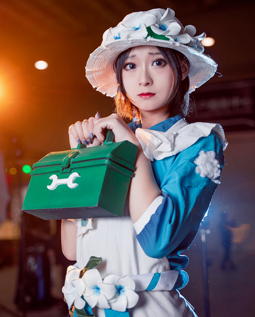 游戏《第五人格》cosplay园丁,女孩cos的园丁面容清秀