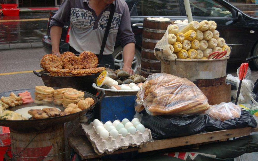 记忆中消失的"路边摊"?为什么现在街边的"小摊"越来越