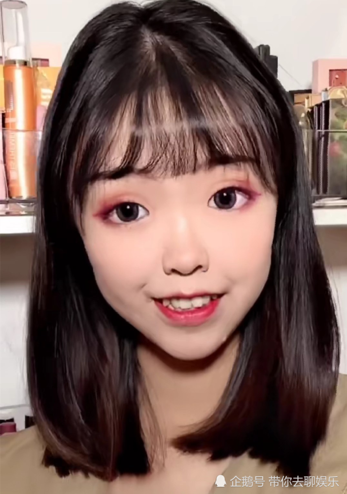 小学生在脸上画"御姐妆",开头:给钱都不想看,成品:只想为你点赞!