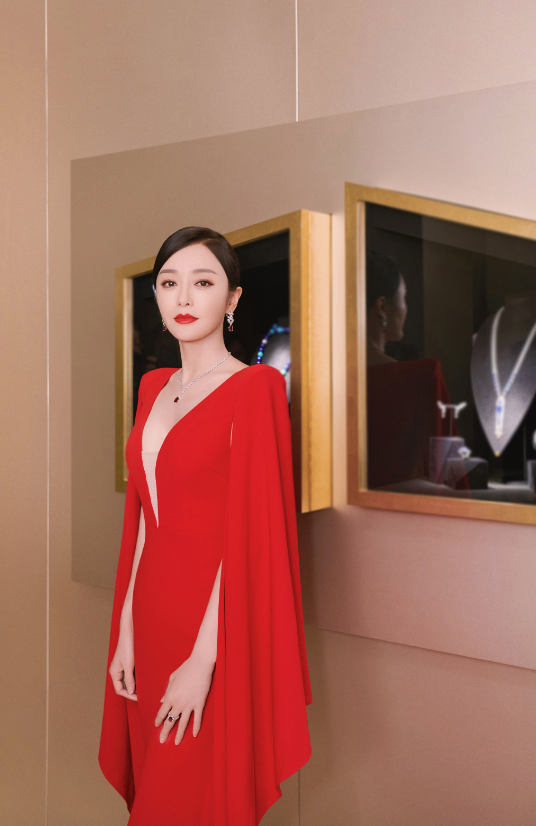 秦岚精美壁纸,一袭红色长裙,高贵优雅气质如兰