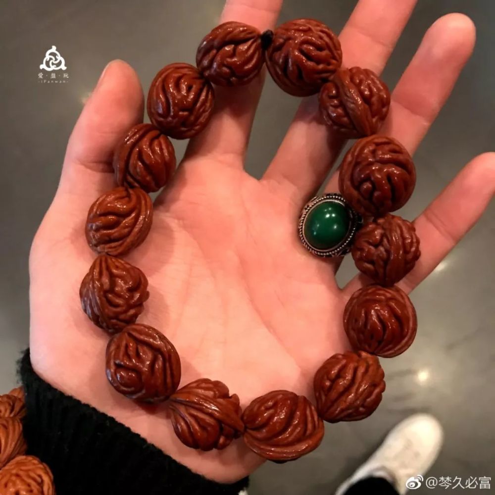 父亲盘了20年的桃核,有人出价3000!不卖!