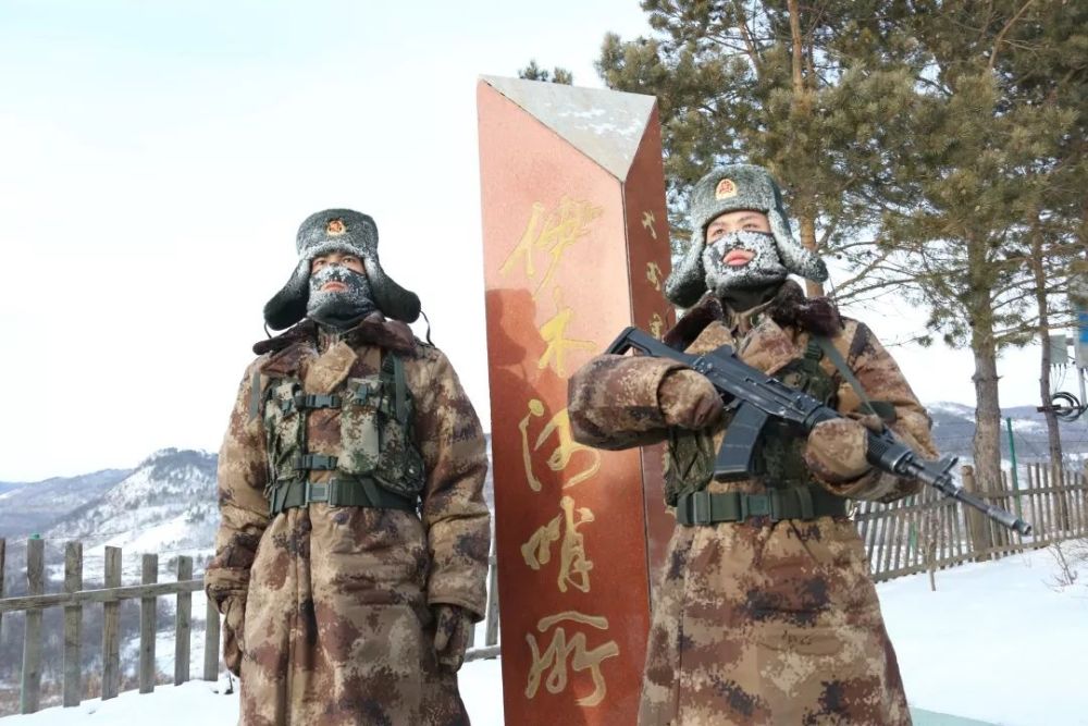 今天,我们纪念一位长眠在边防线上的连长,他叫杜宏