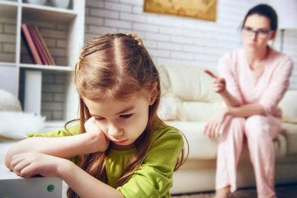 孩子顶嘴太烦人?教你4招,用对方法才是关键!