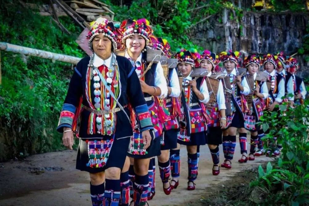 "嘎汤帕"是哈尼族阿卡人重大的传统节日,意指万象更新,新的一年开始.