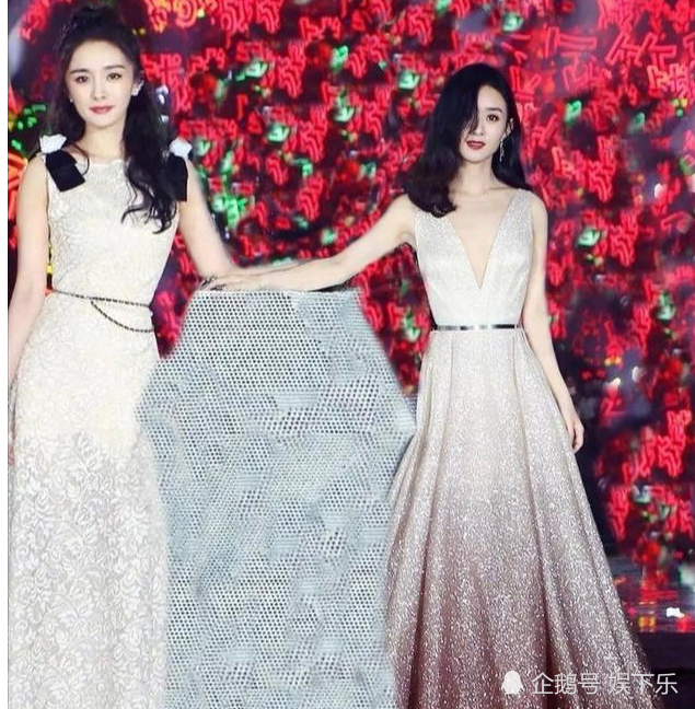 星光大赏杨幂热巴有说有笑,赵丽颖独自坐一边,人缘好坏一目了然!